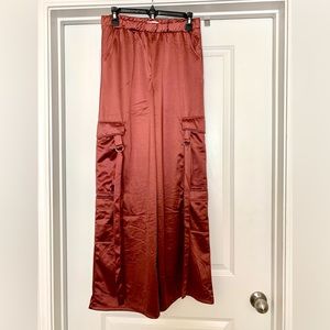 🔴SOLD🔴Wide leg cargo pants, size M (crosslisting)